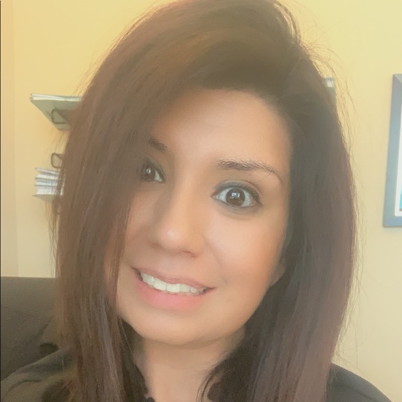 Meet your Posher, Hilary - Picture 1 of 1